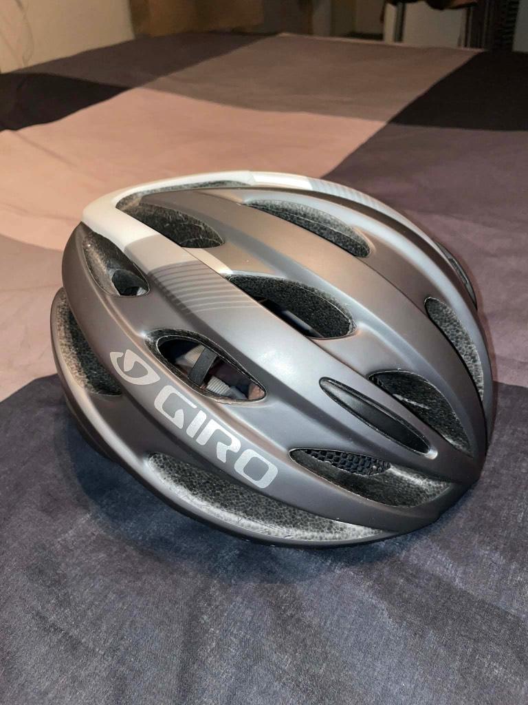 Casque vélo Giro, Sports & Fitness, Cyclisme, Enlèvement, Comme neuf, Casque