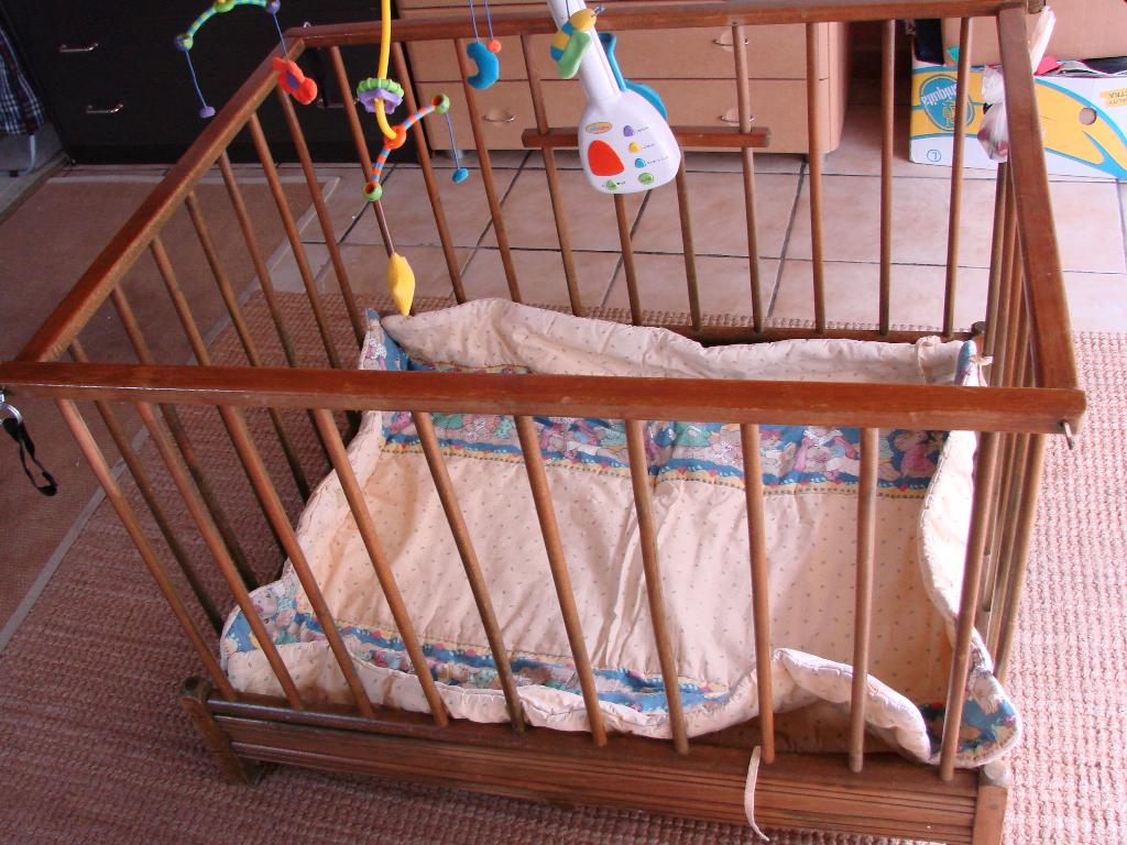 houten kinderpark-babyboxmet speelkleed en opplooibaar, Kinderen en Baby's, Babyparken, Ophalen, Gebruikt, Boxkleed