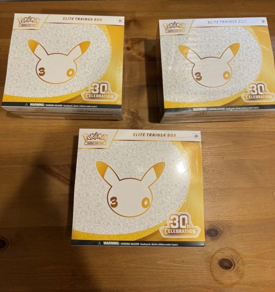 30th Celebration Elite Trainer Box  3x, Verzenden, Nieuw, Booster, Foil