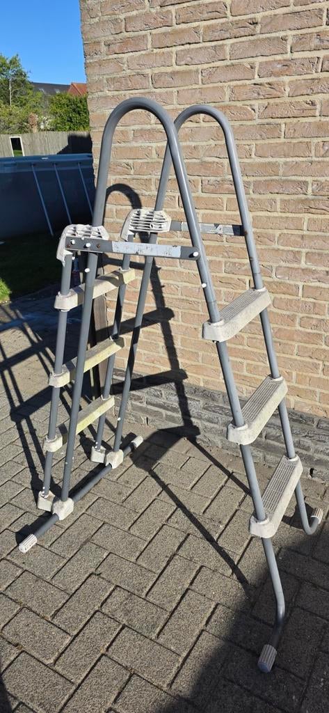 Intex trapvoor zwembad  max110cm hoog, Ophalen, Gebruikt, Ladder