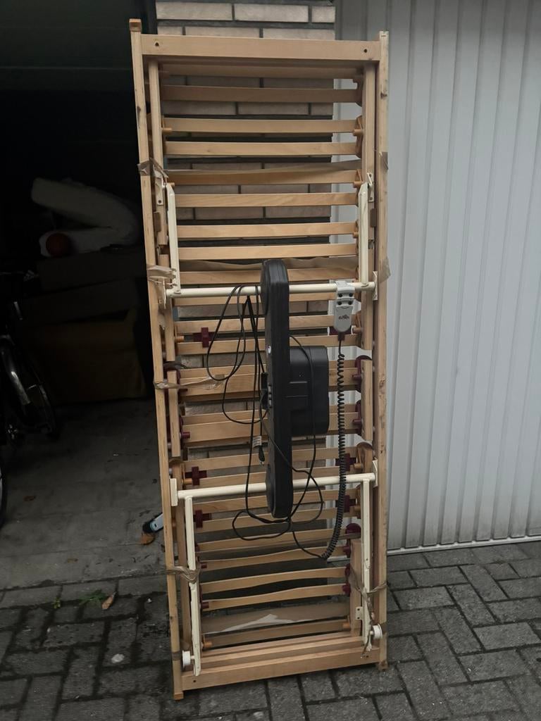 Electrische lattenbodem, Ophalen, Zo goed als nieuw