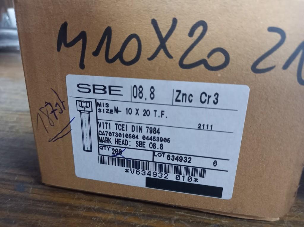 187 stuks inbusbouten M10x20  Din 7894  Verzinkt  Klasse 8.8, Doe-het-zelf en Bouw, IJzerwaren en Bevestigingsmiddelen, Ophalen