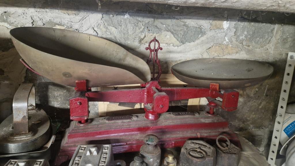 Balance en fonte avec plateau formé en cuivre, Enlèvement