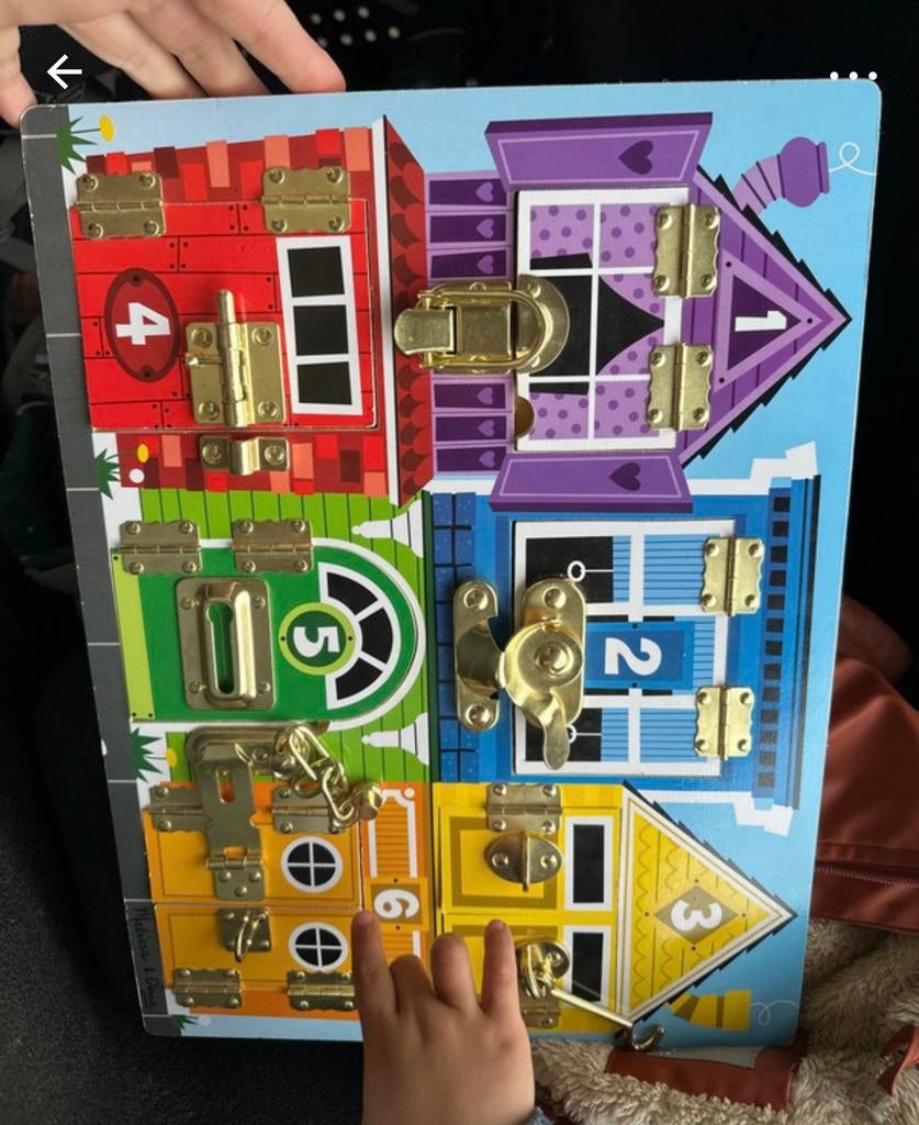Activity board for toddlers, Ophalen, Zo goed als nieuw