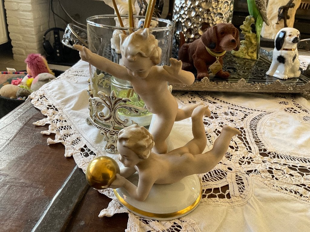 Carl Scheidig Gräfenthal Beeld putti’s met bal, Ophalen of Verzenden