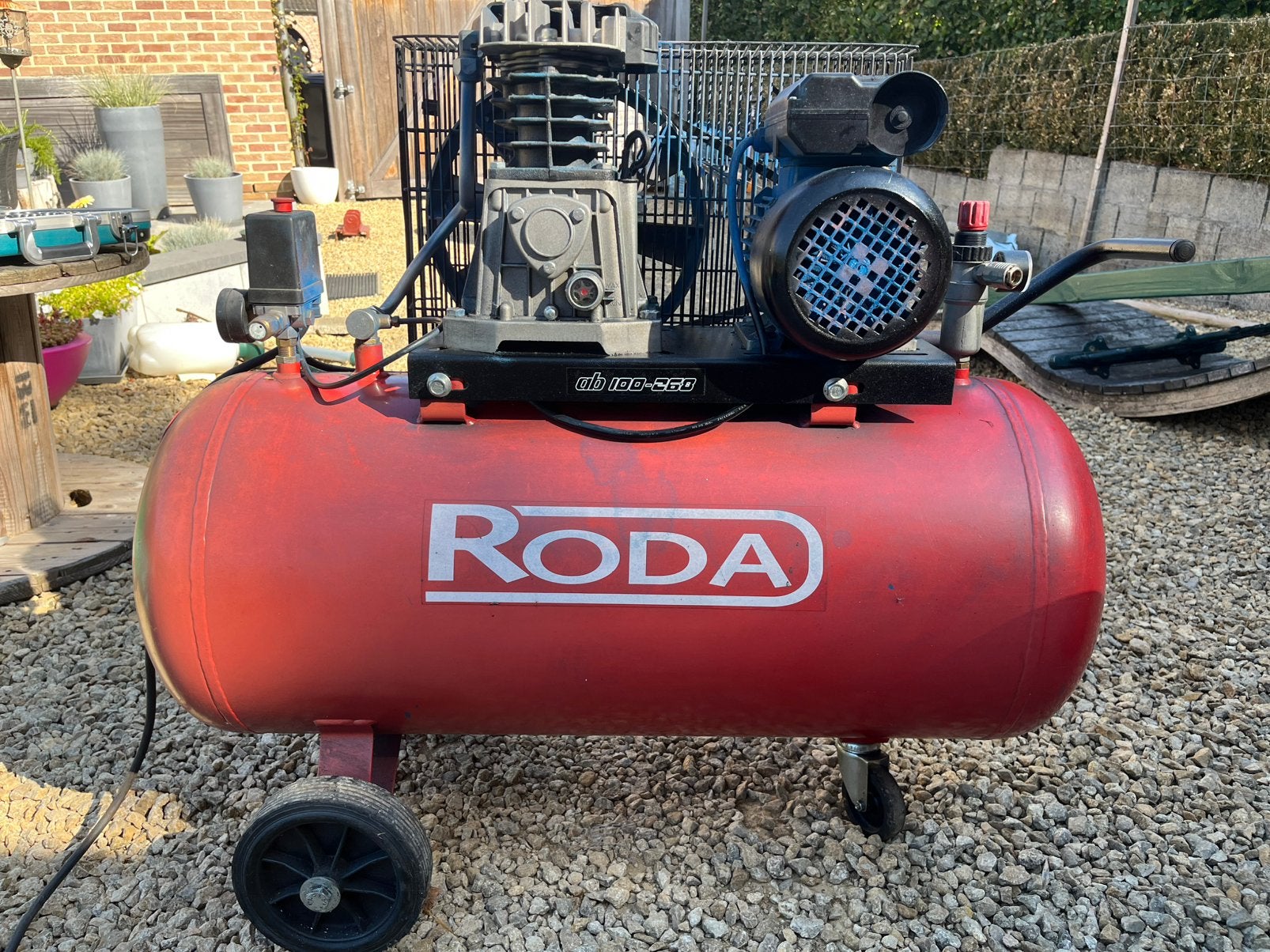 Professionele compressor 10 bar 2pk  250l/min 100, Enlèvement, 200 à 400 litres/min, Utilisé, 6 à 10 bars