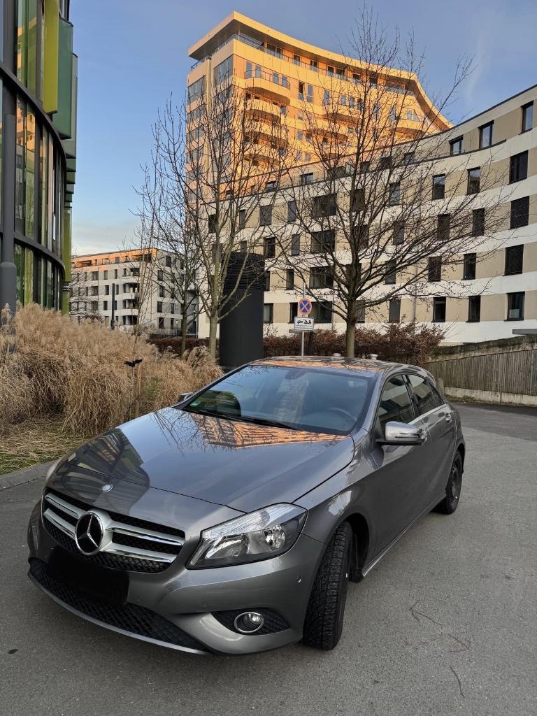 Mercedes A180 Grey, Autos, Achat, Euro 6, 1700 kg, Noir
