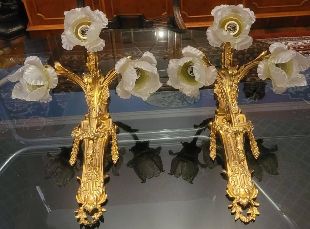 Een paar massieve, verguld bronzen wandlampen in neoklassiek, Antiek en Kunst, Ophalen