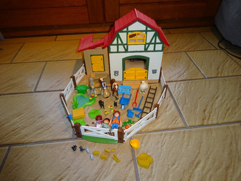 Playmobil paardenstal, Kinderen en Baby's, Ophalen of Verzenden, Zo goed als nieuw, Complete set, Gebouw
