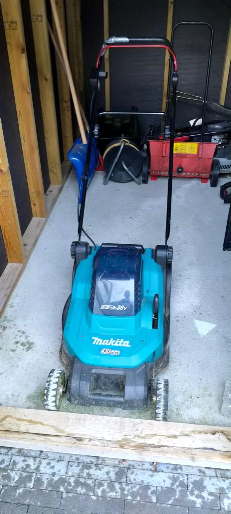Grasmachine MAKITA DLM432CT2 met accu 2 x 18V, Tuin en Terras, Grasmaaiers, Ophalen, Cirkelmaaier, Gebruikt, Accu-grasmaaier