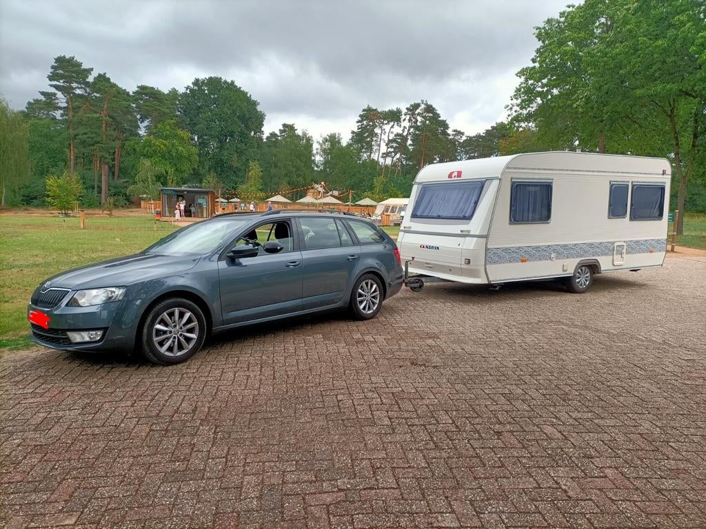 Adria Unica B431DD, Caravans en Kamperen, Schokbreker, Particulier, Adria, Omvormbare zithoek