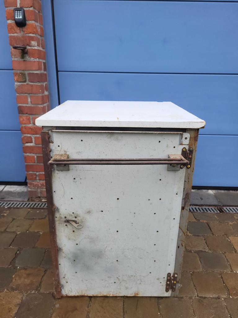 Industriele metzlen opbergkast
60cm x 60cm x 88cm
Doe een bo, Ophalen