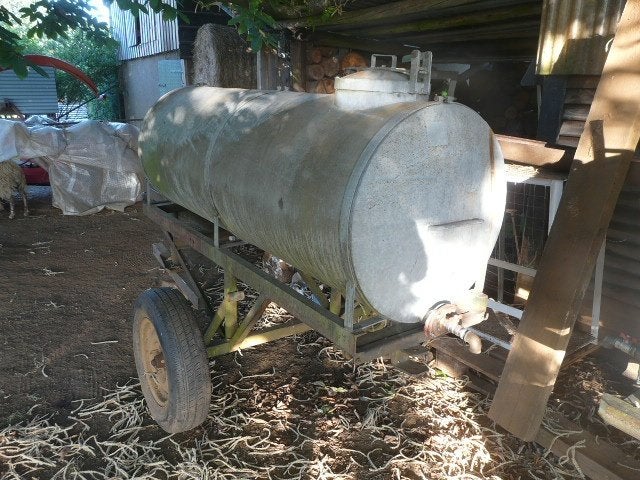 A vendre tonneau eau 1200L, Articles professionnels, Enlèvement, Élevage, Agricole