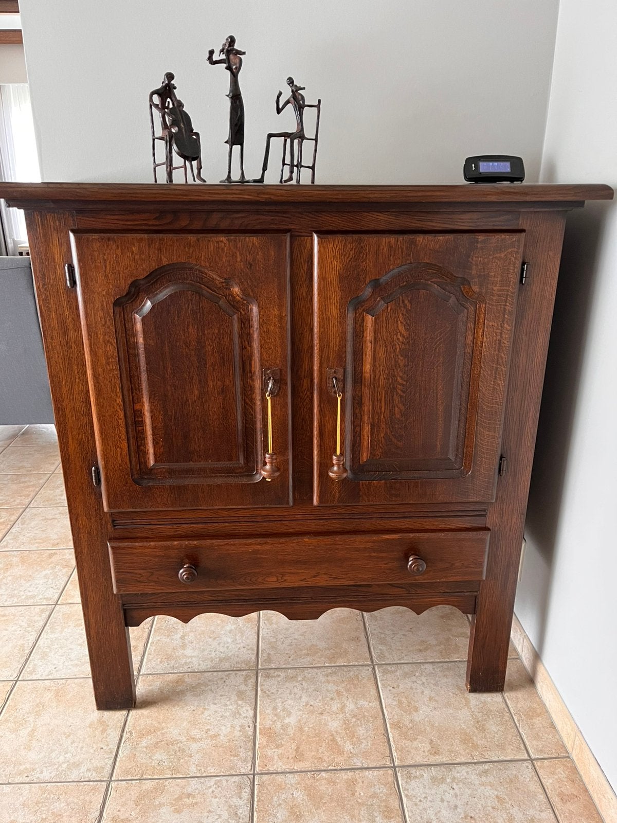 Houten kast/dressoir, Ophalen, Zo goed als nieuw