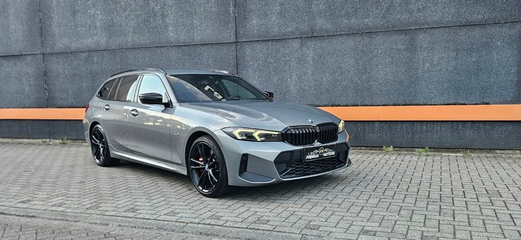 BMW 330 e M PACK HYBRIDE/LED/CAMERA/ FULL OPTION & SERVICE, Auto's, Automaat, 35 g/km, Leder, Bedrijf