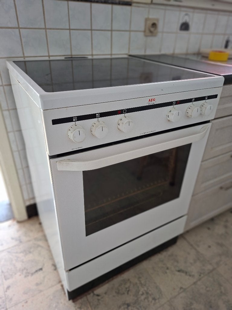 AEG elektrisch fornuis met keramische kookplaat + oven, Ophalen, Gebruikt, Minder dan 85 cm, 4 kookzones
