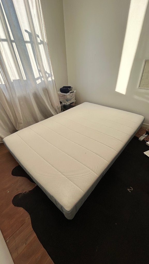 Matras Vesteröy IKEA + Bedbodem, Ophalen, Tweepersoons, 140 cm, Zo goed als nieuw