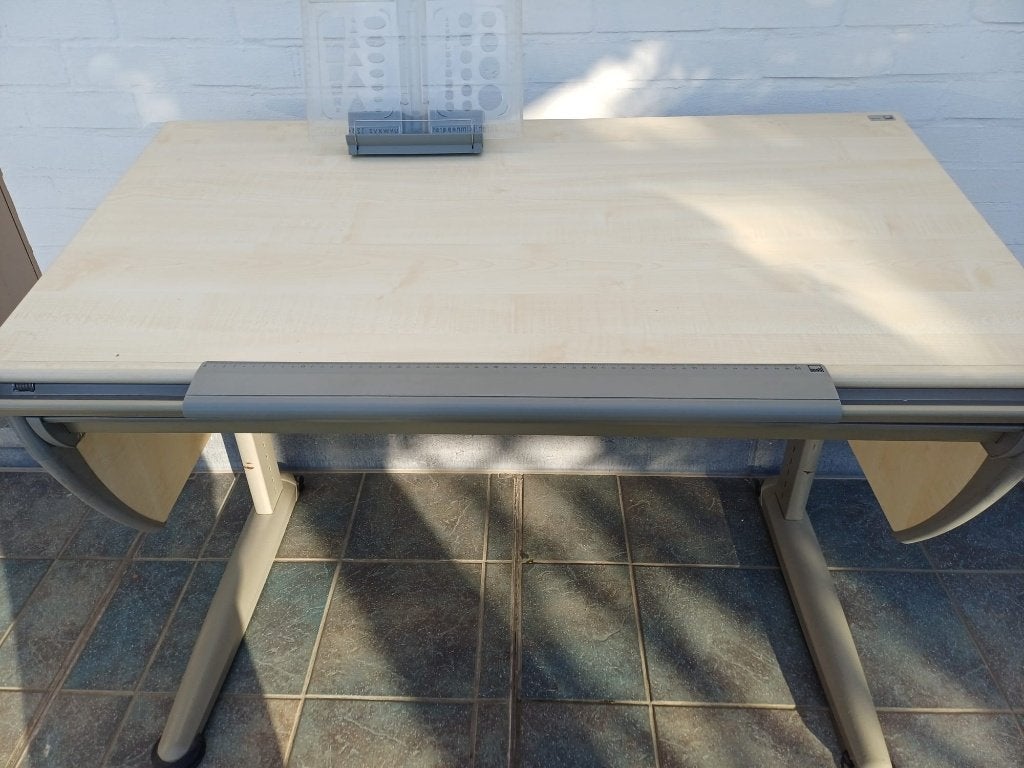 Bureau ajustable avec conteneur à roulettes en bon état., Autres marques, 65 cm, Enlèvement, Utilisé