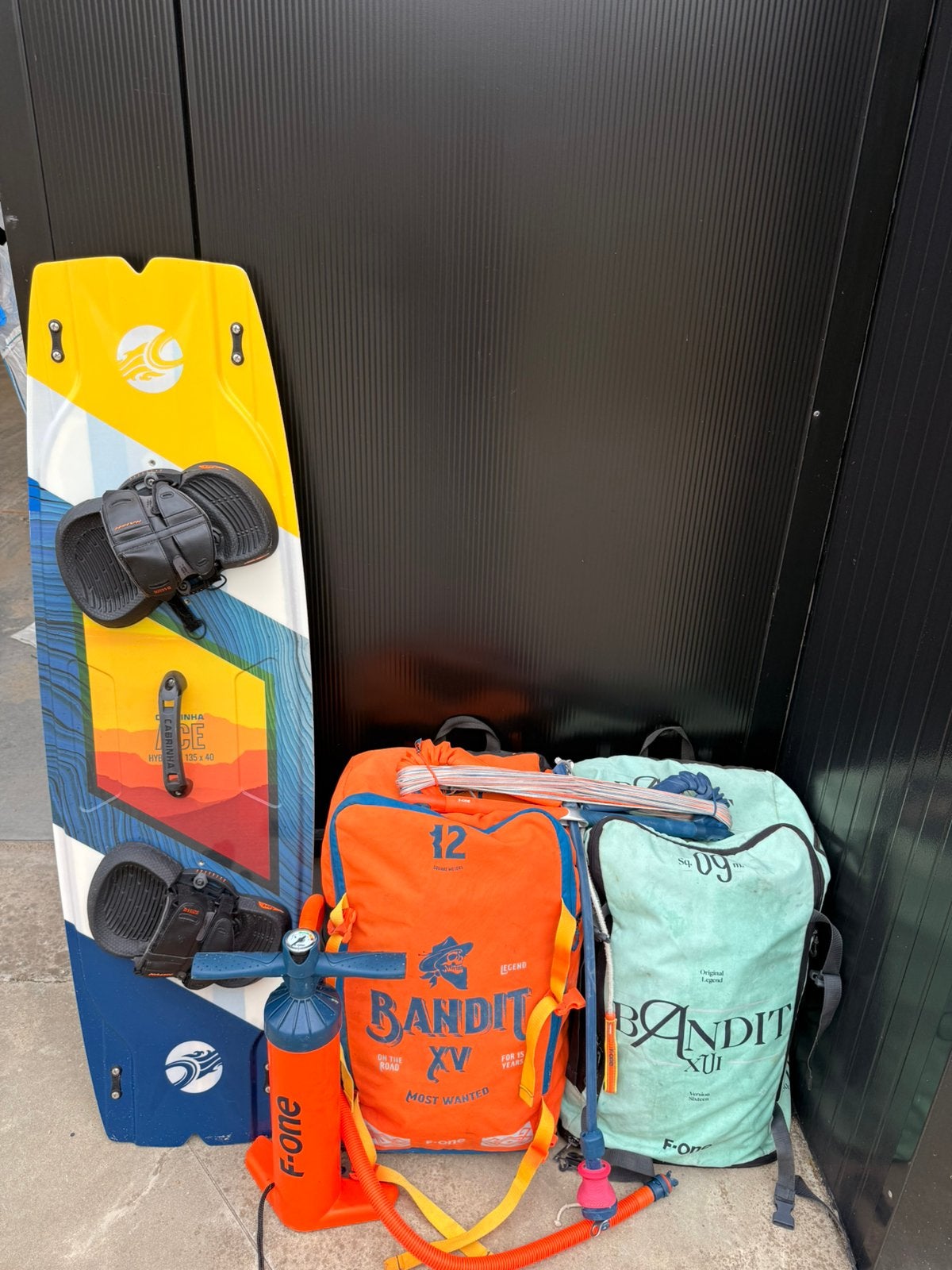 Complete kitesurf set F-ONE Bandit 9m + 12m | Cabrinha board, Watersport en Boten, Kitesurfen, Twintip, Ophalen, Kite