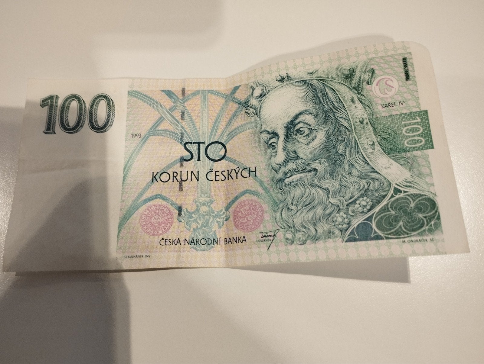 een oud vreemd briefjes geld van land ceskych, Ophalen