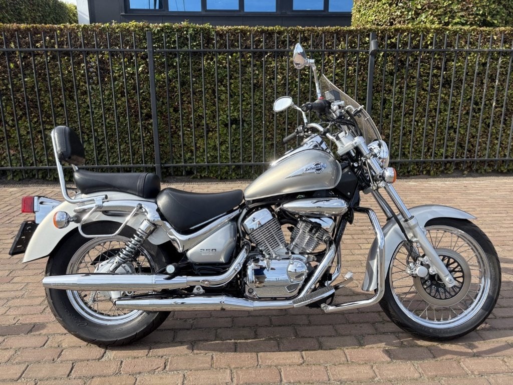 Suzuki Intruder 250, 250 cc, 2 cilinders, Chopper, Minimaal motorrijbewijs A2