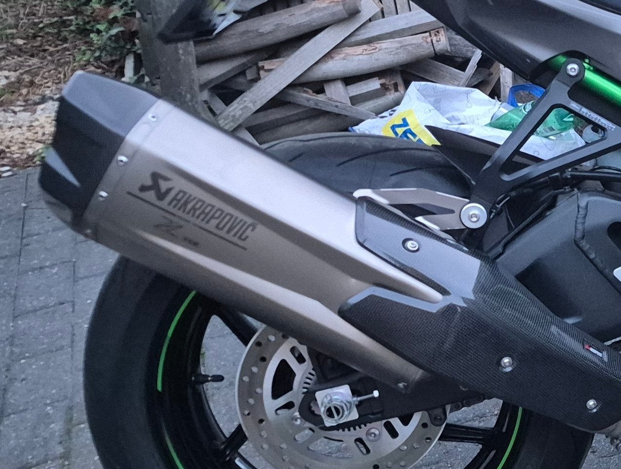 akrapovic einddemper, Motoren, Ophalen of Verzenden