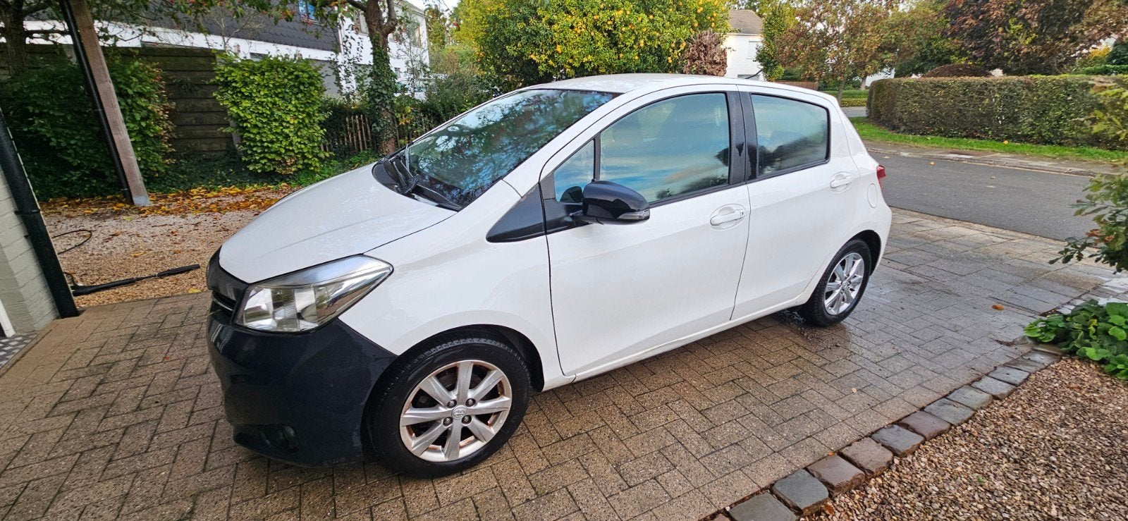 Toyota yaris VVti 1.3 life 2014, Auto's, Voorwielaandrijving, Euro 5, Stof, Zwart