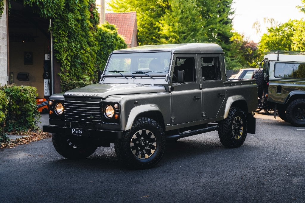 Land Rover Defender 110 CREW CAB //FULL LR HISTORY // LOW KM, Autos, Argent ou Gris, Achat, Garantie prolongée, Boîte manuelle