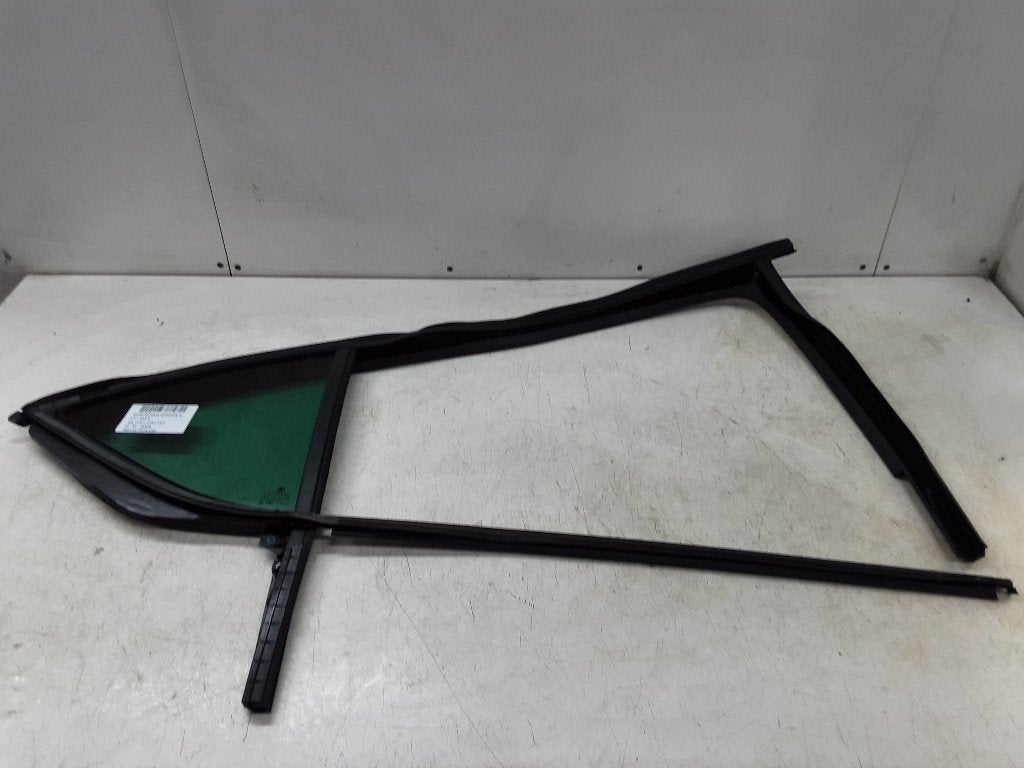 VITRE ARRIERE DROITE Skoda Octavia (NXAA) (01-2020/-), Utilisé, Skoda