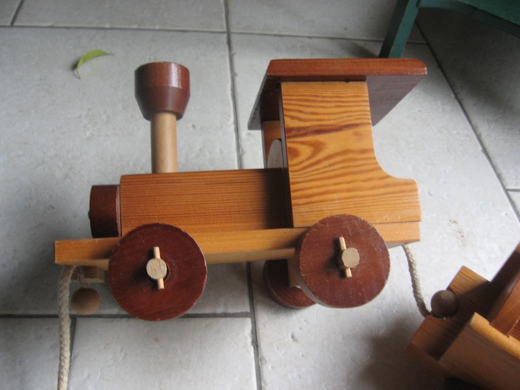 Schitterende vintage houten trein uit de jaren 80, Kinderen en Baby's, Speelgoed | Houten speelgoed, Zo goed als nieuw, Duw- of Trekspeelgoed