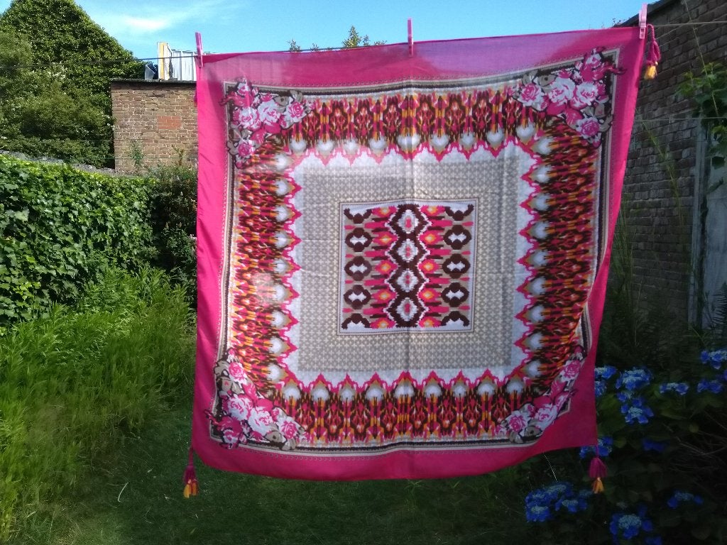 Fruchsia Vierkanten Sjaal in Leuke Kleuren, Ophalen of Verzenden, Zo goed als nieuw, Sjaal