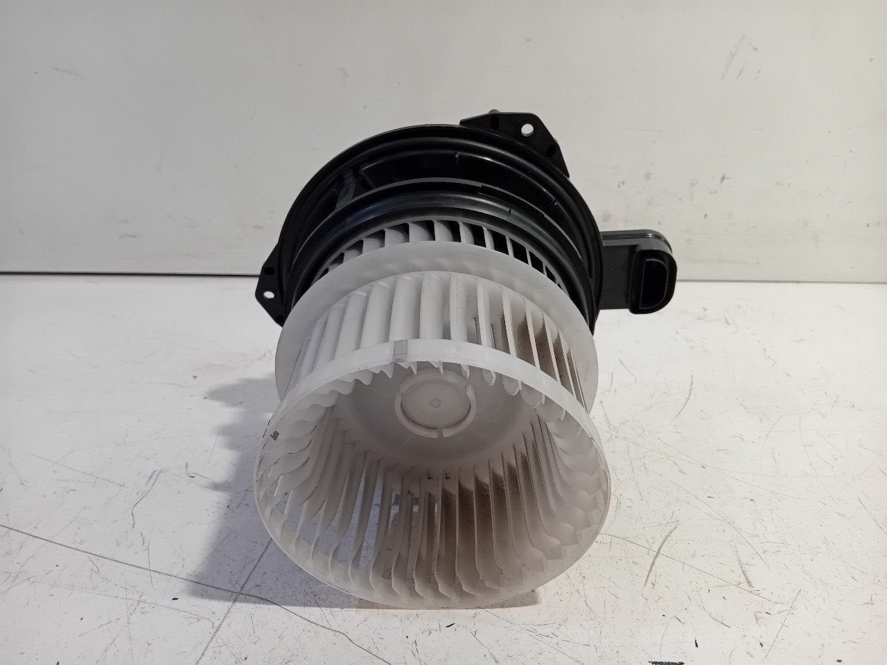 Kachel ventilator motor Toyota C-HR, Onderdelen@venauto.nl, Van der Ven Autorecycling B.V., Ettenseweg 76, 4706 PB Roosendaal, The Netherlands