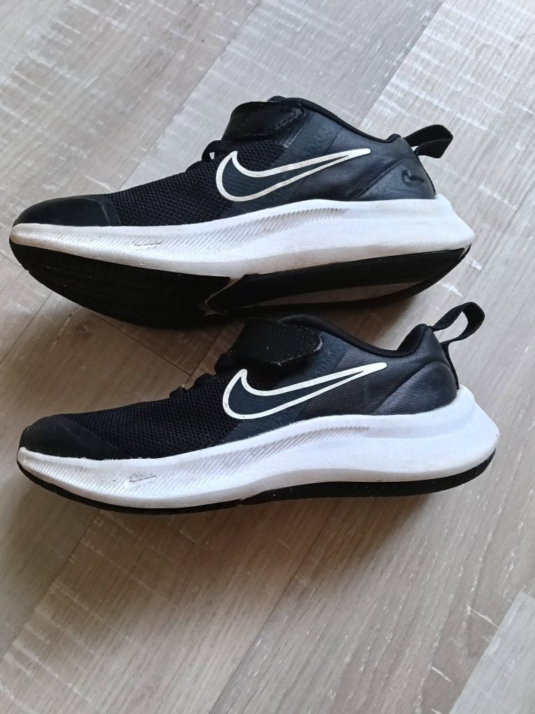 Sneakers Nike taille 28.5 / couleur noir, Garçon ou Fille, Enlèvement ou Envoi, Comme neuf, Chaussures de sport