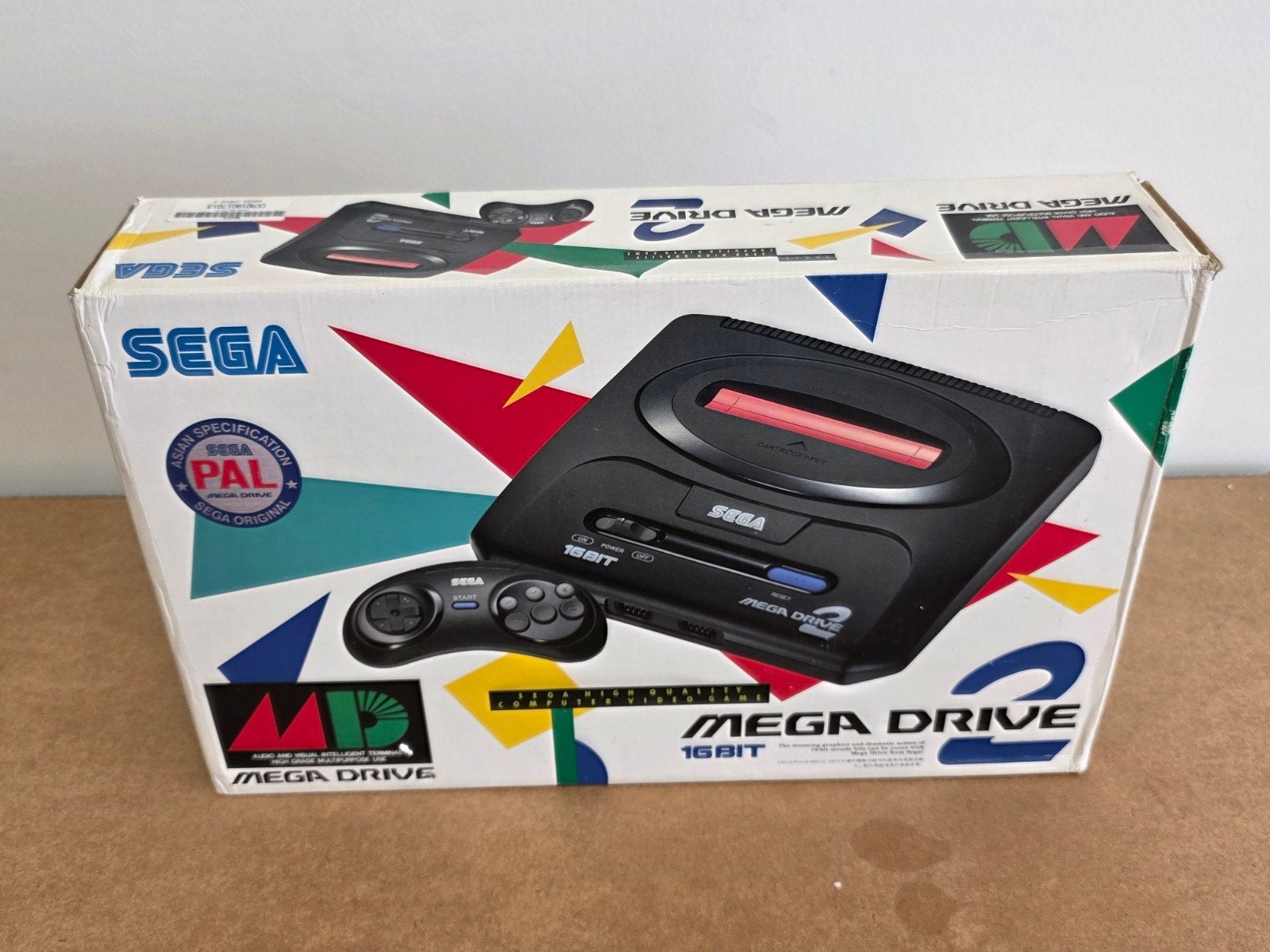 Rare comme « nouvelle » console Sega Mega Drive 2 dans un co, Enlèvement ou Envoi, Mega Drive