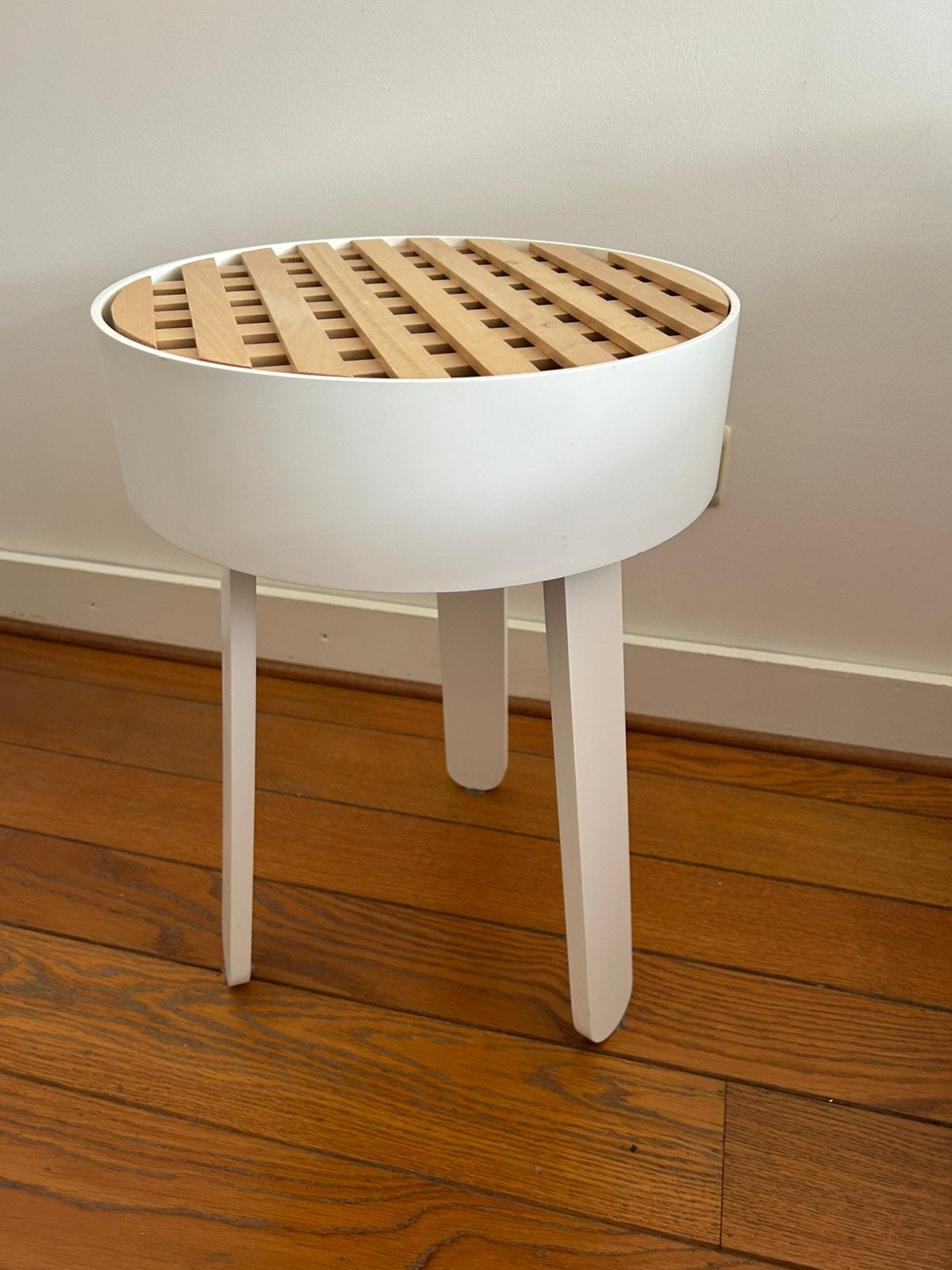 Nachttafeltje van IKEA (wit-hout), Ophalen, Minder dan 45 cm, Zo goed als nieuw, Minder dan 55 cm