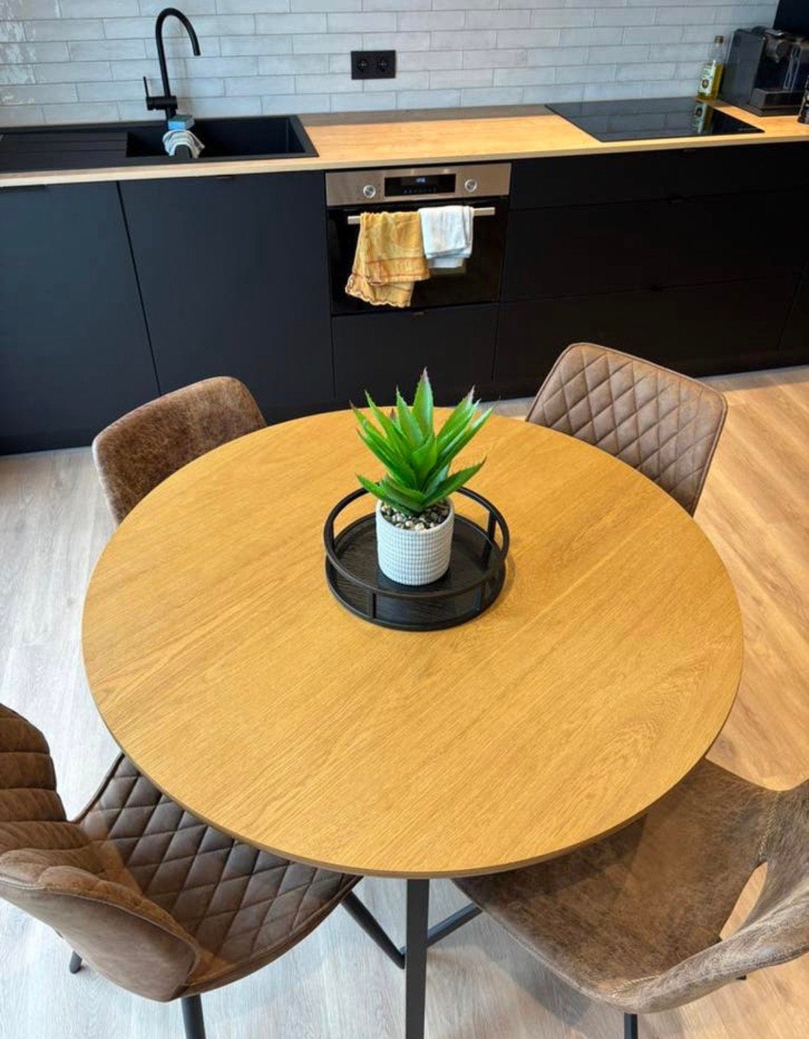 Tafel met 4 stoelen, Ophalen, Zo goed als nieuw