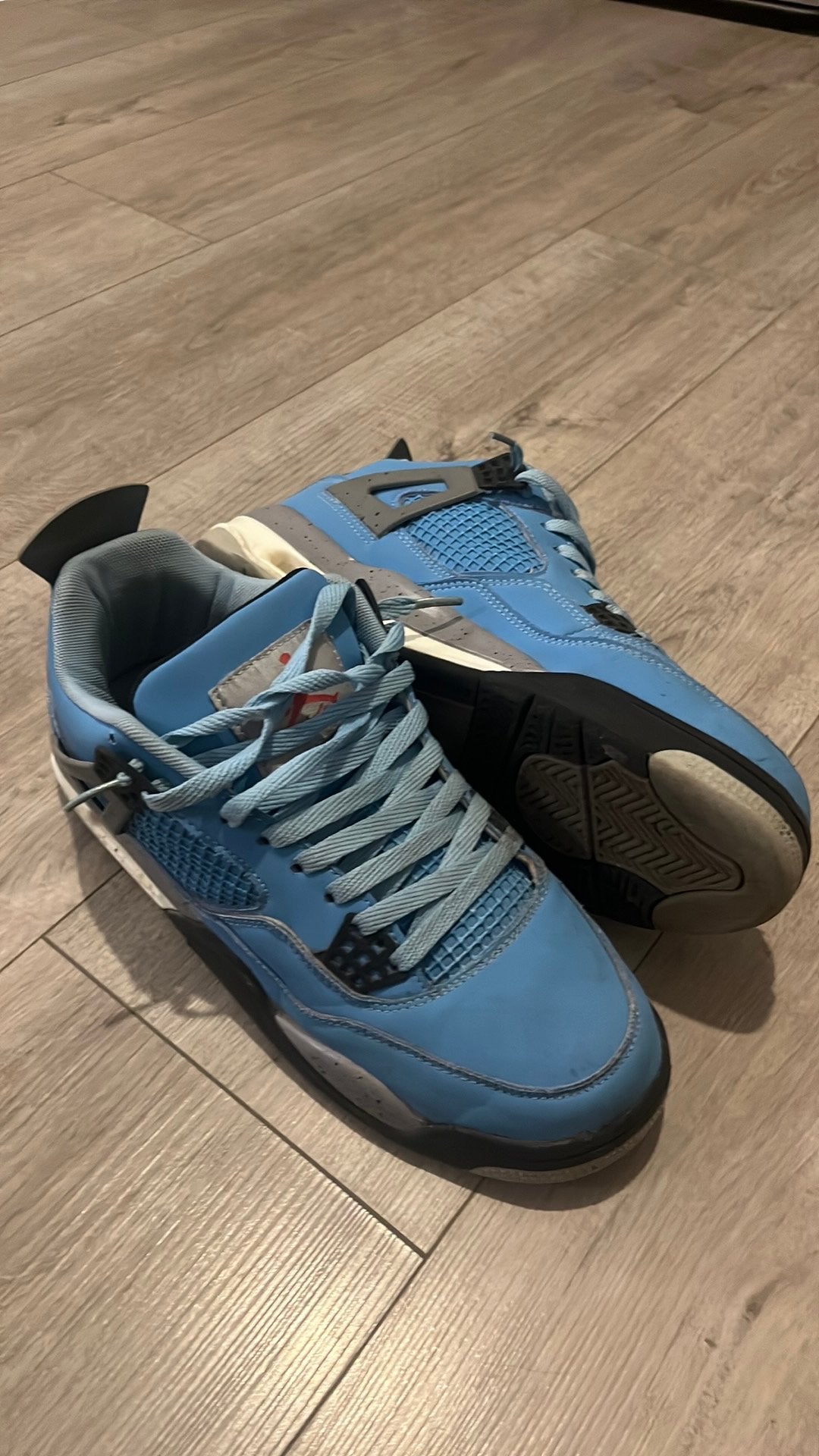 Jordan 4, Enlèvement, Comme neuf