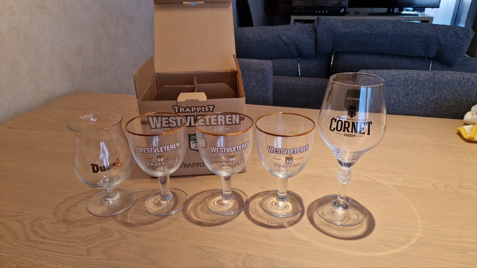 5 bierglazen, Enlèvement