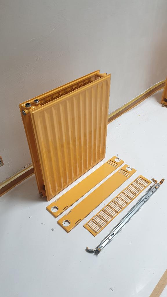 radiateur en acier 70 de haut x 60 de large, Bricolage & Construction, 800 watts ou plus, Enlèvement, Utilisé, Haut rendement (HR)