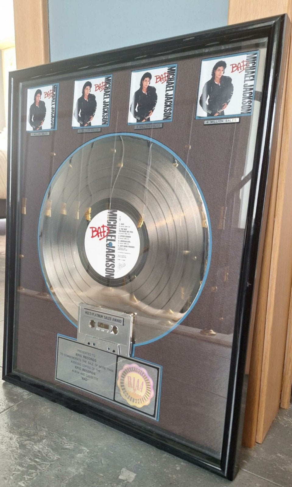 Michael Jackson Bad en History Award RIAA, Musique & Instruments, Amplis | Basse & Guitare, Enlèvement