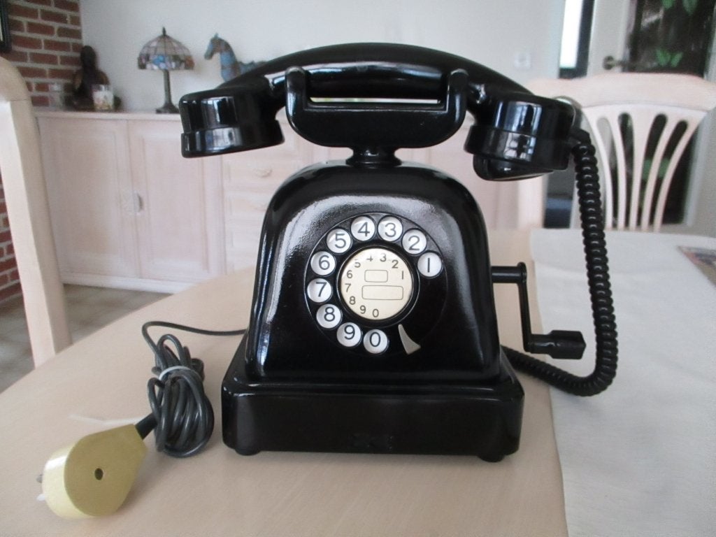 Oud ijzeren telefoon in nog werkende staat 1947., Antiquités & Art, Antiquités | Horloges, Enlèvement ou Envoi
