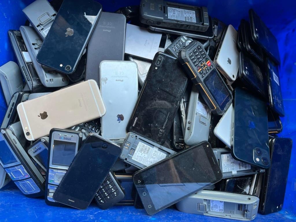 Gezocht: defecte smartphones / tablets, Ophalen, Gebruikt