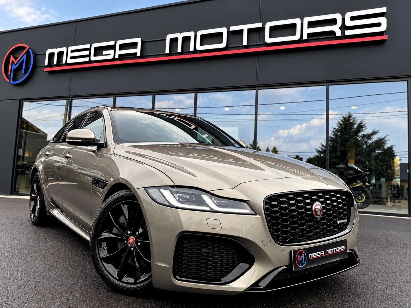 Jaguar XF 2.0 D200 ! R-DYNAMiC ! BLACK EDiTiON ! FULL FULL O, Autos, Argent ou Gris, Achat, Entreprise, 1909 kg