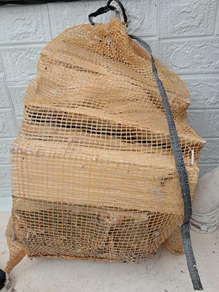 Sac de bois de chauffage neuf (bois dur), Ophalen