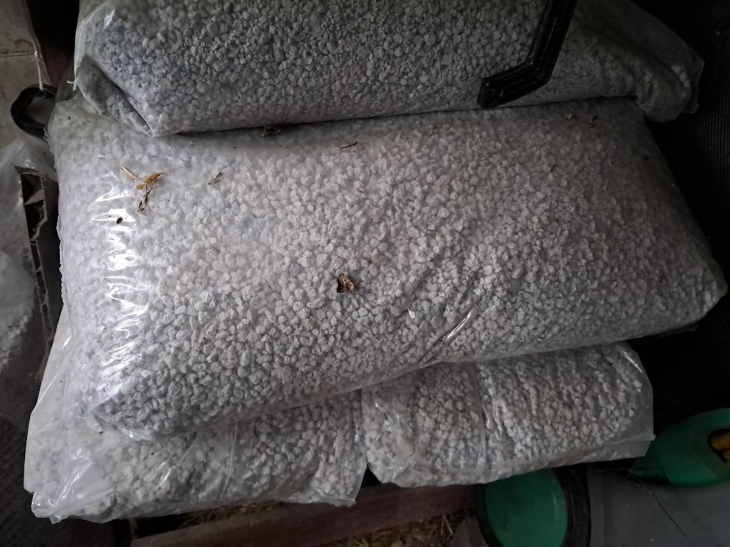 Cellenbeton egalisatiekorrels, Doe-het-zelf en Bouw, Metselstenen, Ophalen, Zo goed als nieuw, Beton
