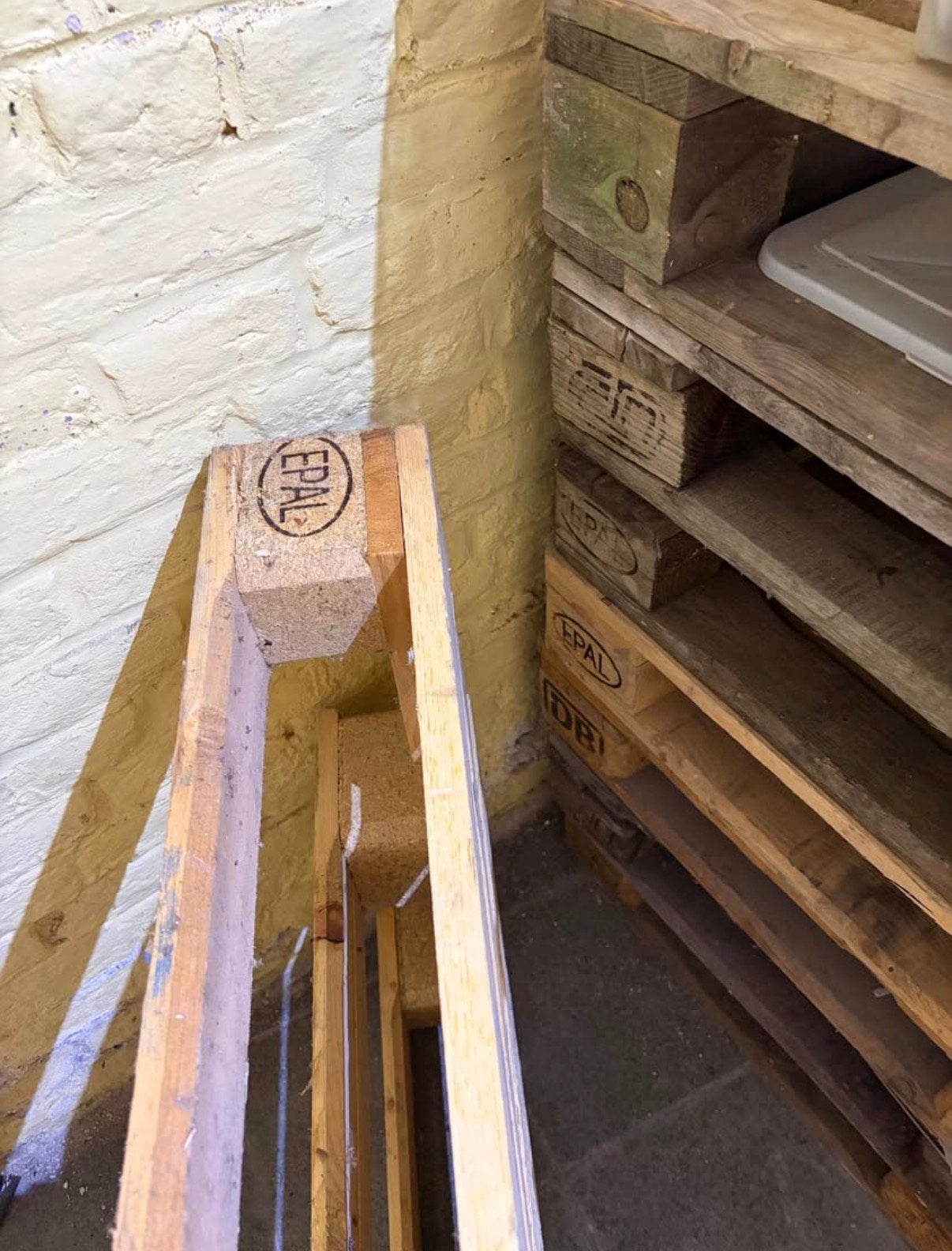 Acht verschillende pallets, Ophalen