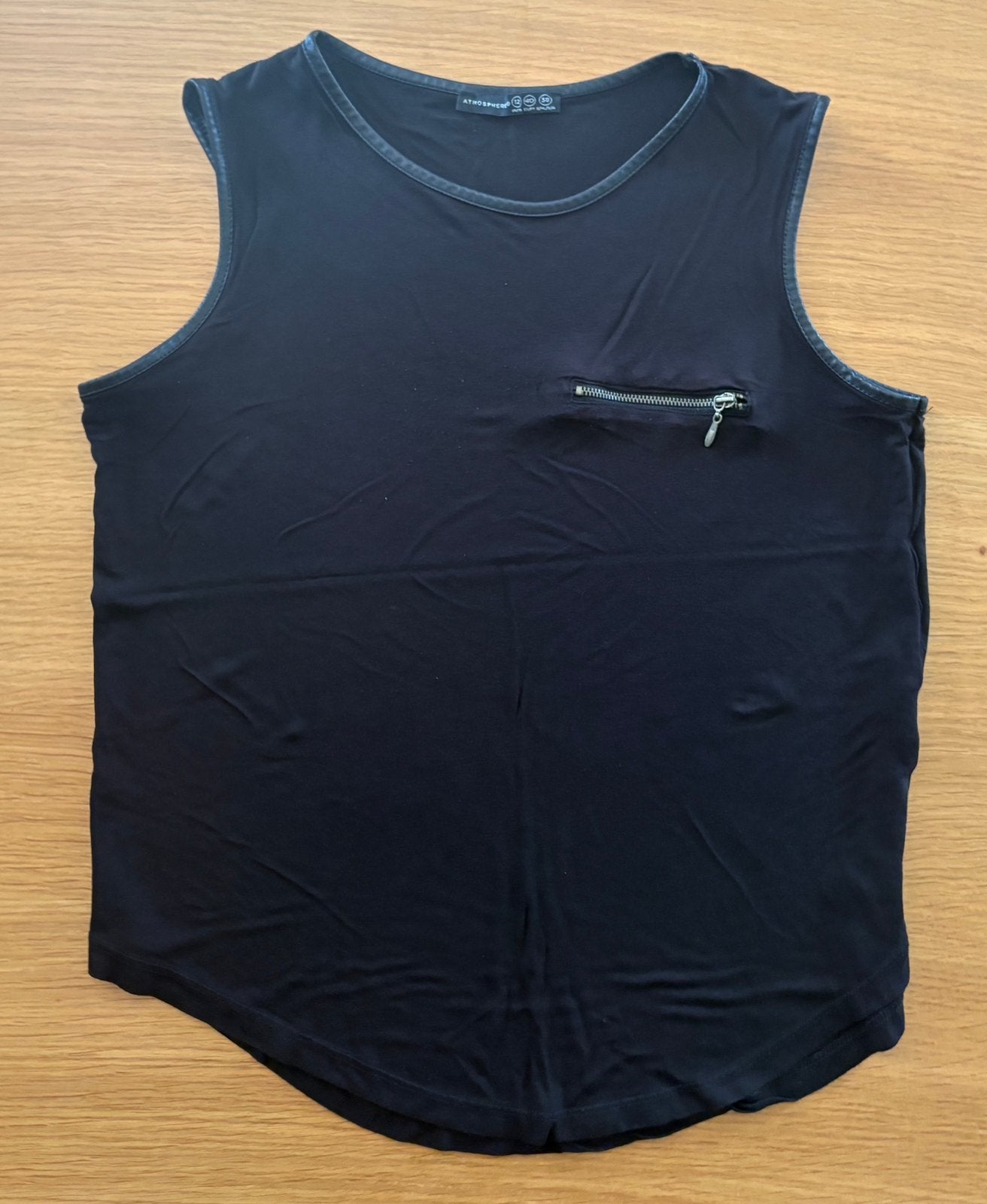 Débardeur noir avec tirette poitrine - 38 - 4€, Sans manches, Taille 38/40 (M), Enlèvement ou Envoi, Porté