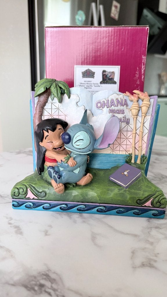 VERHALENBOEK LILO & STITCH - DISNEY TRADITIONS, Verzamelen, Ophalen of Verzenden, Overige figuren, Zo goed als nieuw, Beeldje of Figuurtje