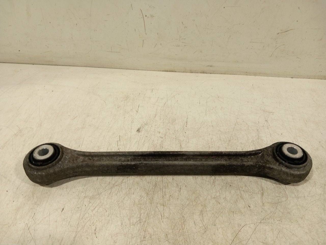 Draagarm links achter Porsche Panamera, Onderdelen@venauto.nl, Van der Ven Autorecycling B.V., Gebruikt, Ettenseweg 76, 4706 PB Roosendaal, The Netherlands