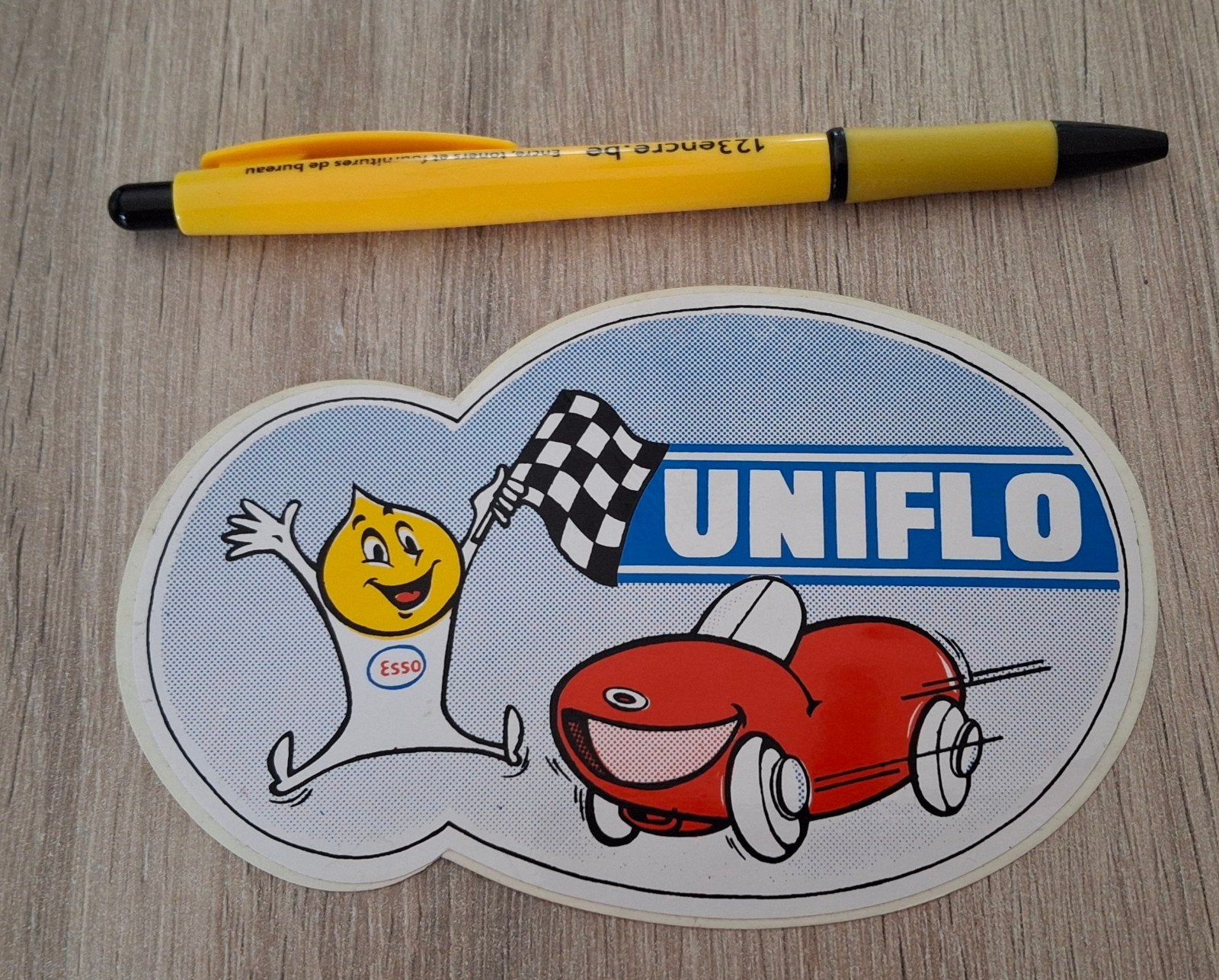 Vintage sticker Esso Uniflo mascotte druppel mannetje, Verzamelen, Ophalen of Verzenden, Zo goed als nieuw, Auto of Motor